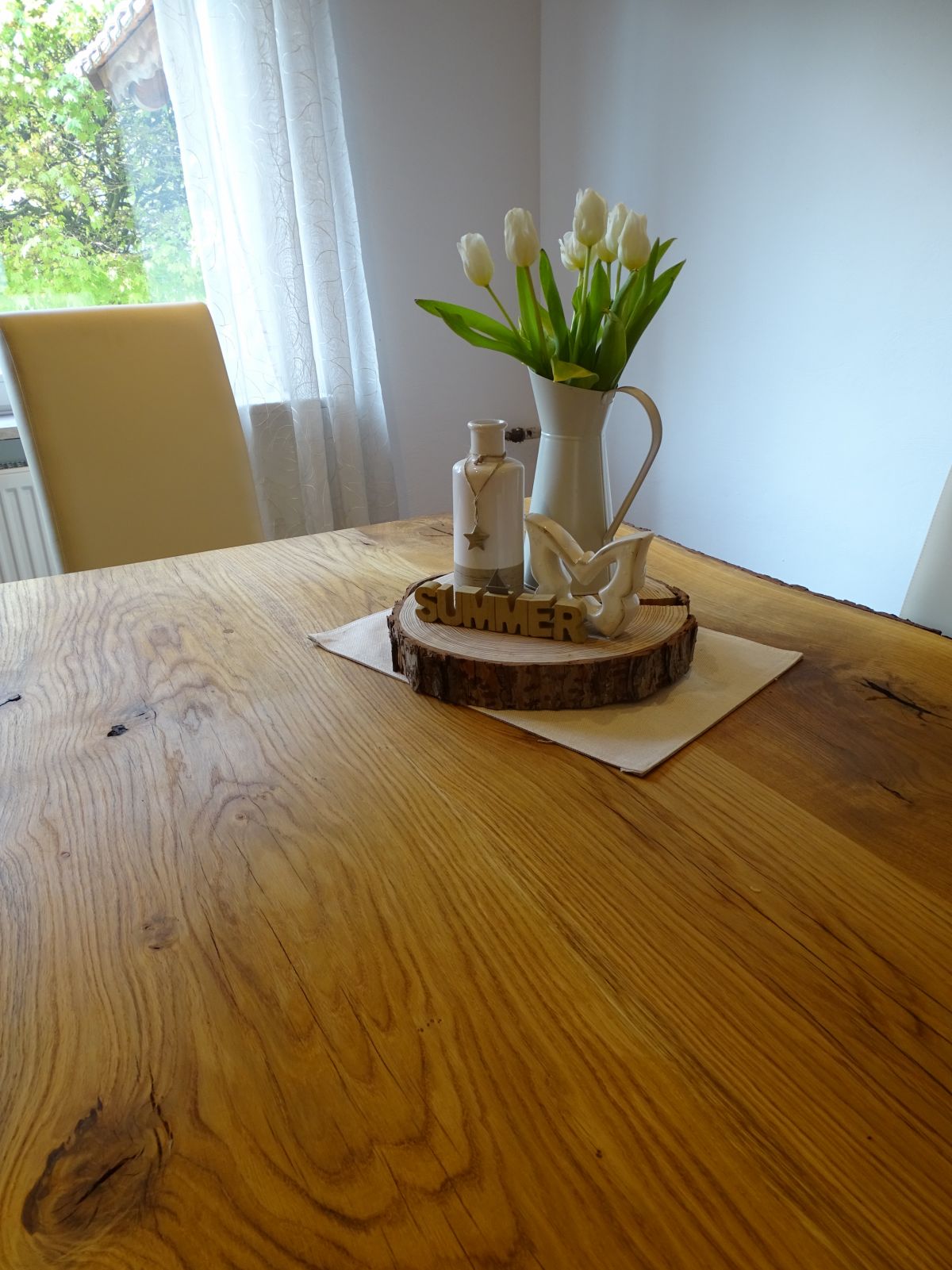 Eiche Tischplatte mit geschwungener Baumkante, geölte Oberfläche